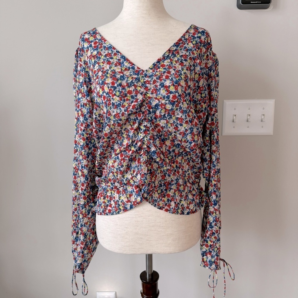 NWT! H&M V-Neck Gather Front Long Sleeve Dainty Pheasant Floral Top w/ Tie Cuffs